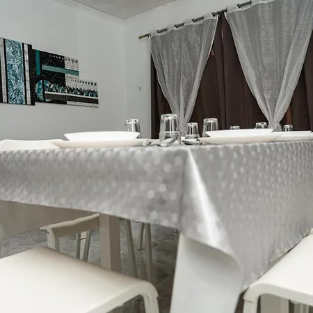 Apartamento Sea-view 3 Bedroom - Sleeps 8 *