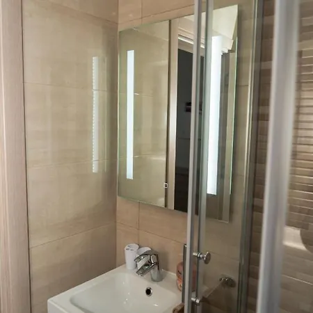 Sea-view 3 Bedroom - Sleeps 8 شقة *
