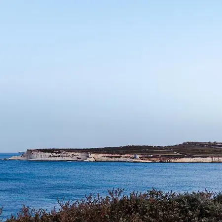 Sea-view 3 Bedroom - Sleeps 8 * Marsaskala