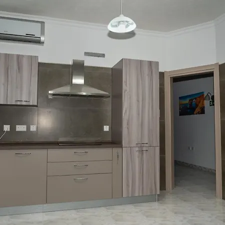 Sea-view 3 Bedroom - Sleeps 8 شقة