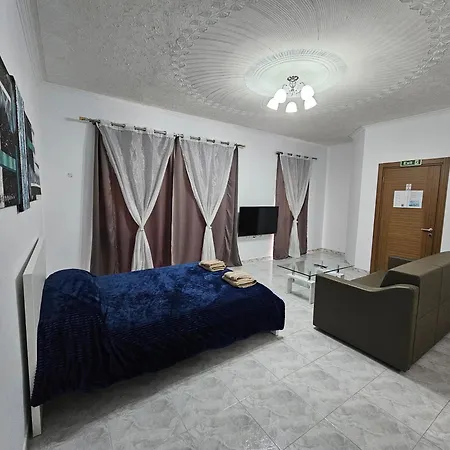 Sea-view 3 Bedroom - Sleeps 8 شقة مارساسكالا