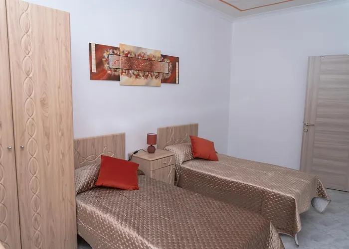 Sea-view 3 Bedroom - Sleeps 8 * Marsaskala