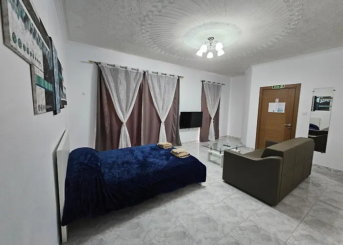 Sea-view 3 Bedroom - Sleeps 8 Apartment Marsaskala