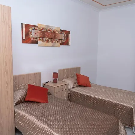 Sea-view 3 Bedroom - Sleeps 8 * מרססקלה