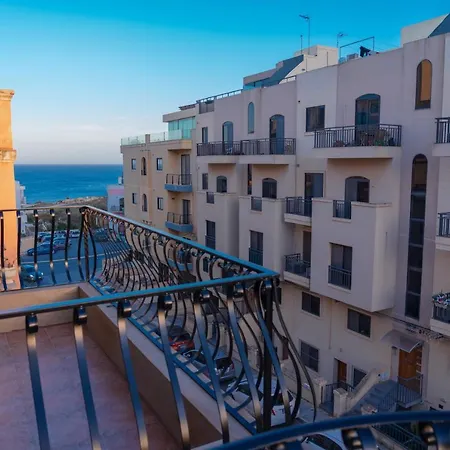 Sea-view 3 Bedroom - Sleeps 8 *