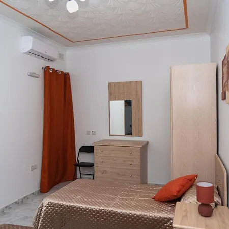 Sea-view 3 Bedroom - Sleeps 8 Marsaskala