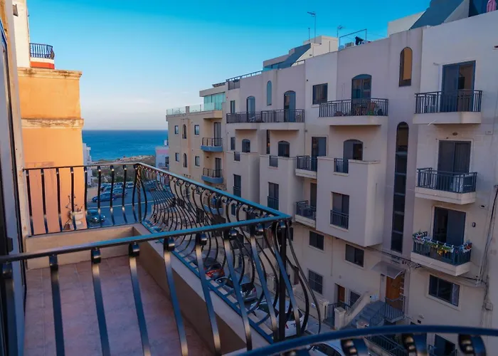 Sea-view 3 Bedroom - Sleeps 8 *