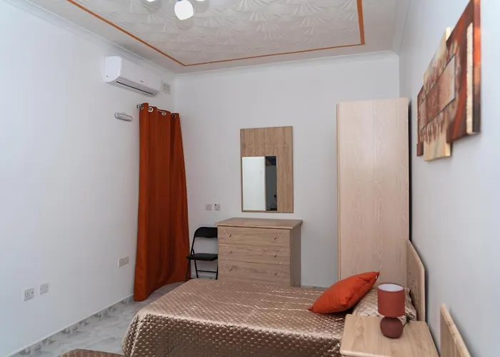 Sea-view 3 Bedroom - Sleeps 8 Marsaskala